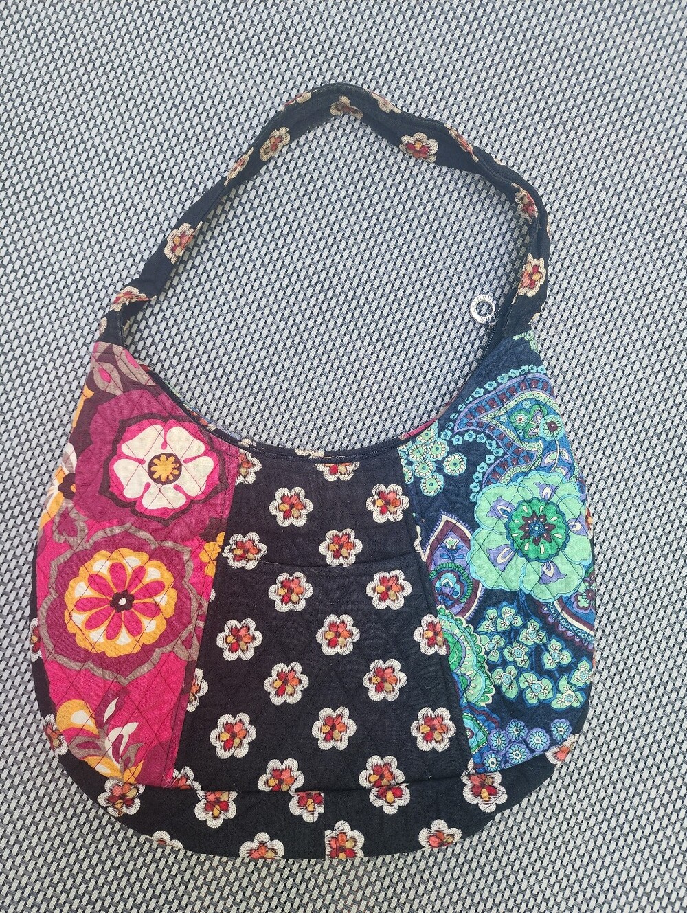 VERA BRADLEY PIROUETTE PATTERN PURSE - Picture 2 of 13